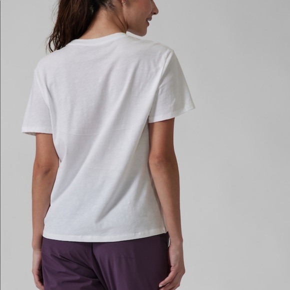 NWT Athleta Daily Relaxed Artist Graphic Tee - Picture 2 of 4